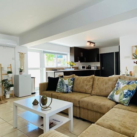 Serena'S 2-Br Apartment In Larnaca Buitenkant foto