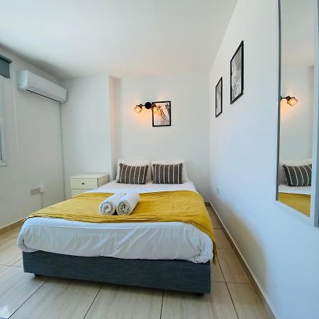 Serena'S 2-Br Apartment In Larnaca Buitenkant foto