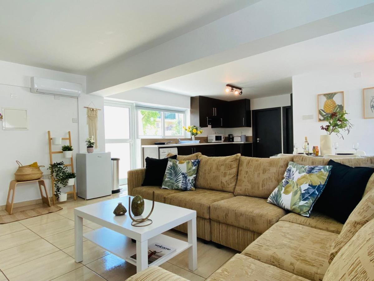 Serena'S 2-Br Apartment In Larnaca Buitenkant foto