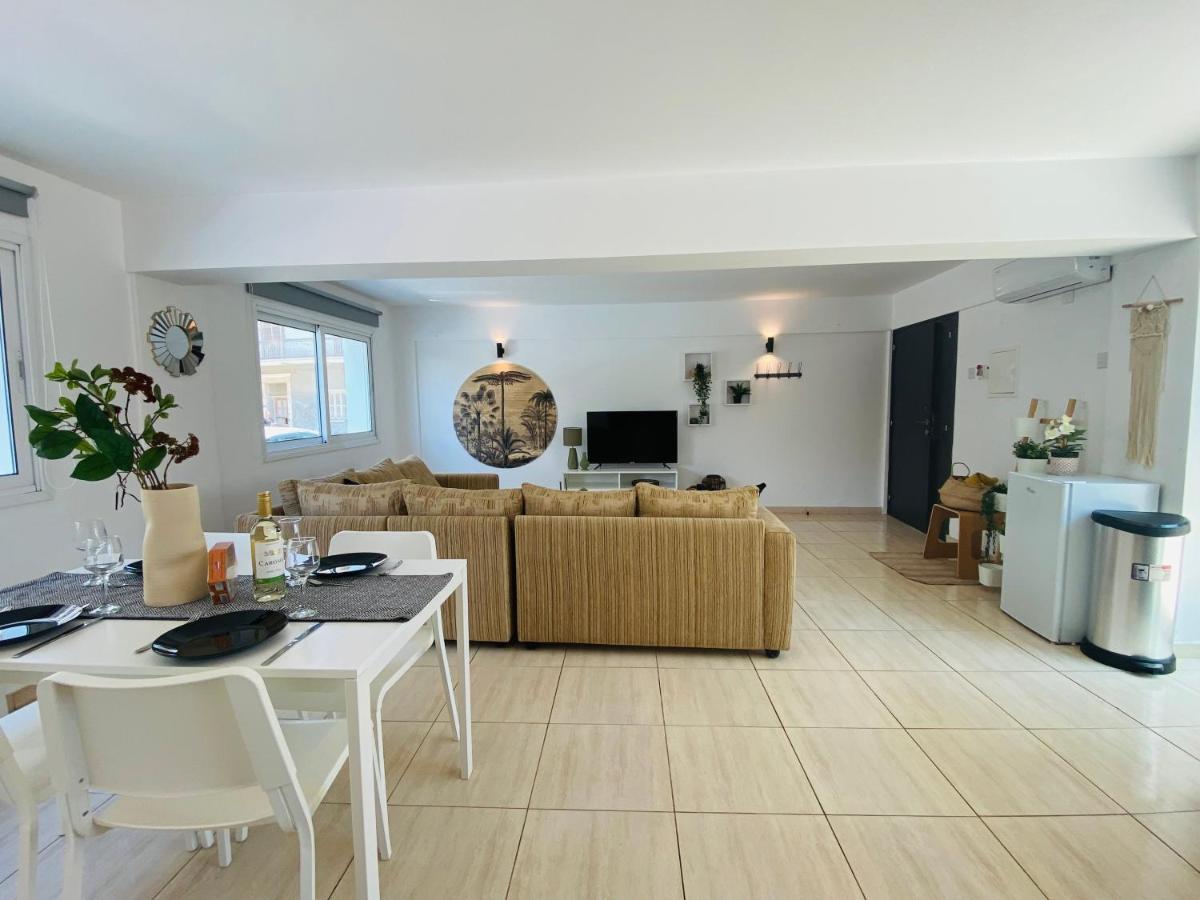 Serena'S 2-Br Apartment In Larnaca Buitenkant foto