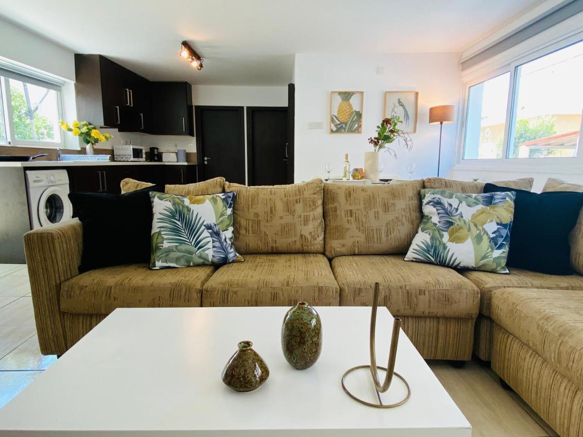 Serena'S 2-Br Apartment In Larnaca Buitenkant foto
