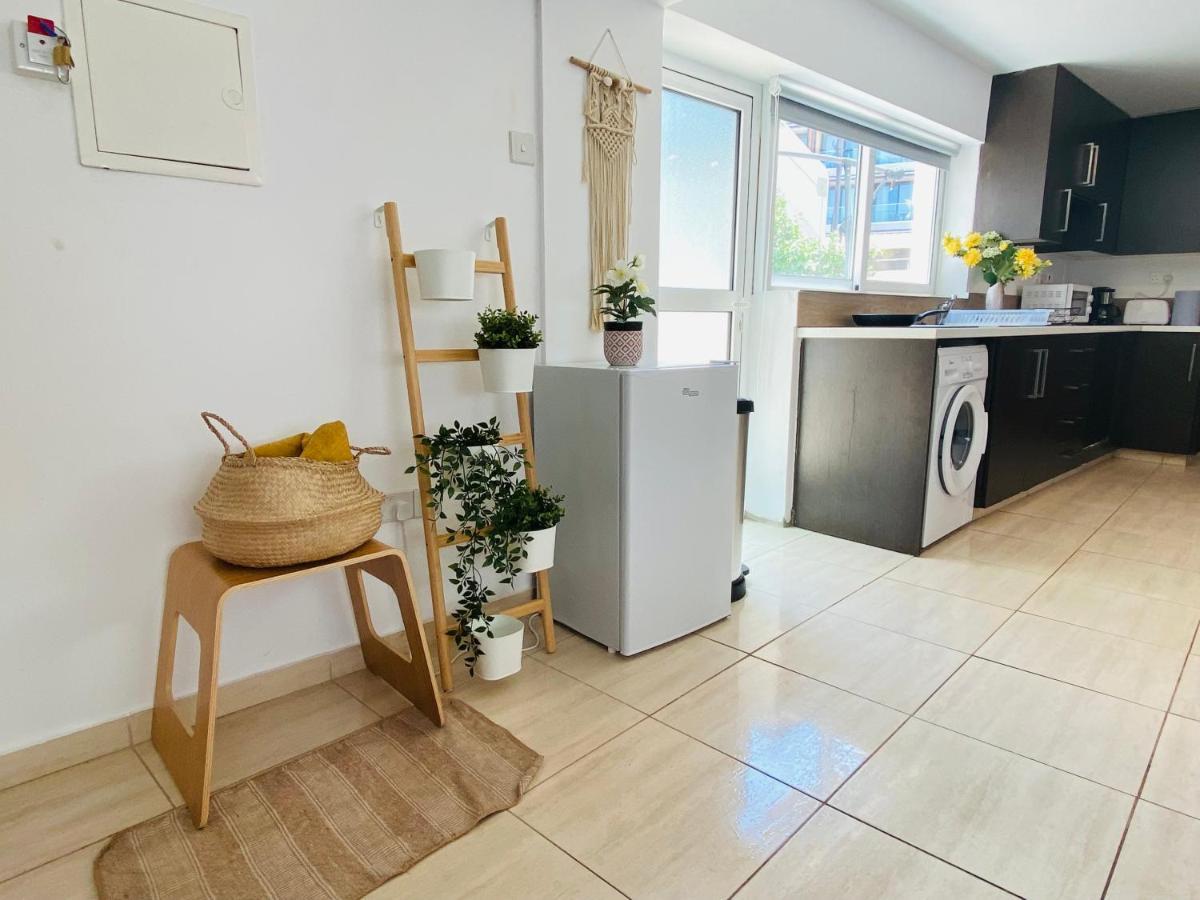 Serena'S 2-Br Apartment In Larnaca Buitenkant foto