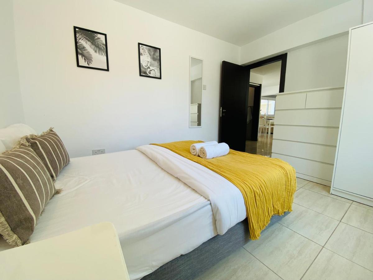 Serena'S 2-Br Apartment In Larnaca Buitenkant foto